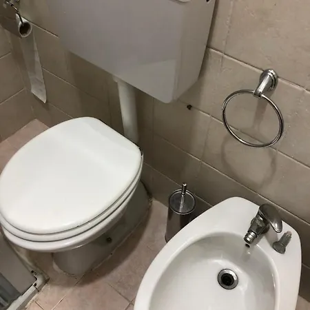 Dama Hostelbb אכסניה *