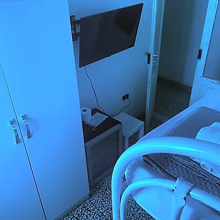 Dama Hostelbb אכסניה