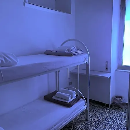 Dama Hostelbb אכסניה *