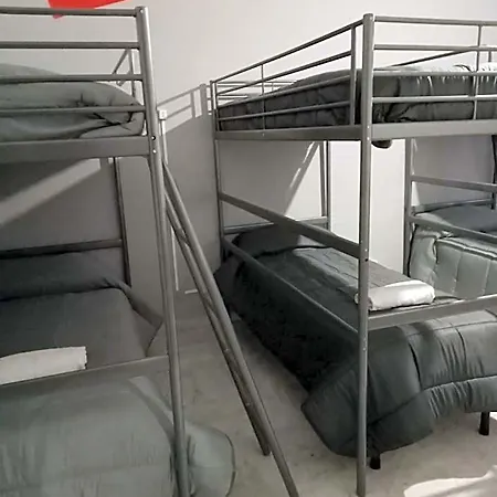 Dama Hostelbb אכסניה